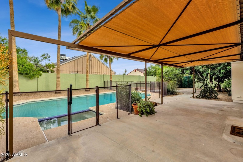 32-web-or-mls-4560-e-sunrise-dr