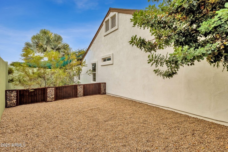 34-web-or-mls-4560-e-sunrise-dr