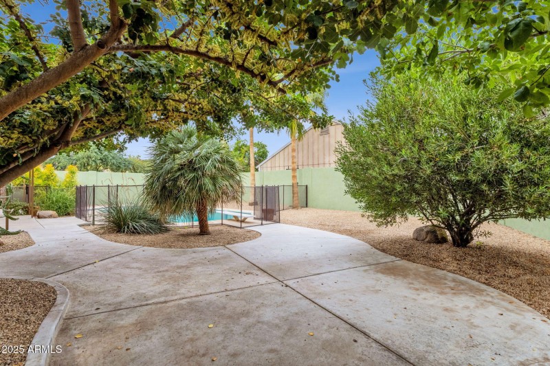35-web-or-mls-4560-e-sunrise-dr