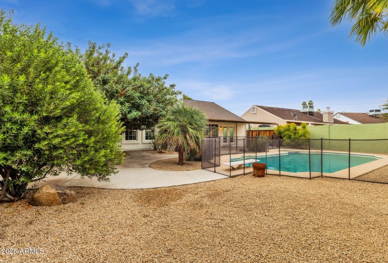 36-web-or-mls-4560-e-sunrise-dr