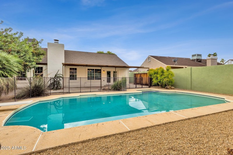 39-web-or-mls-4560-e-sunrise-dr