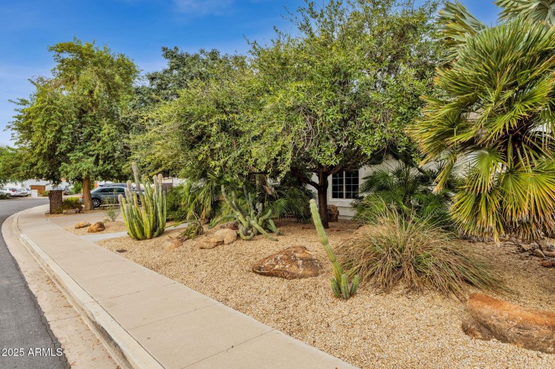 1-web-or-mls-4560-e-sunrise-dr