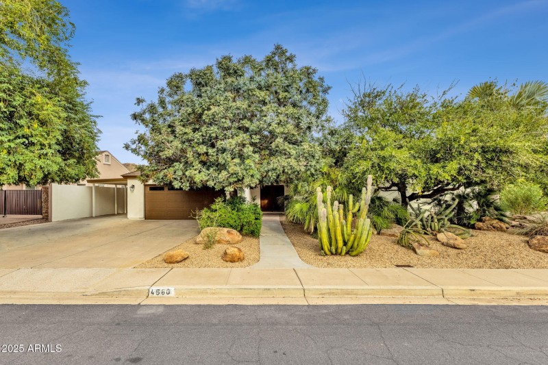 2-web-or-mls-4560-e-sunrise-dr