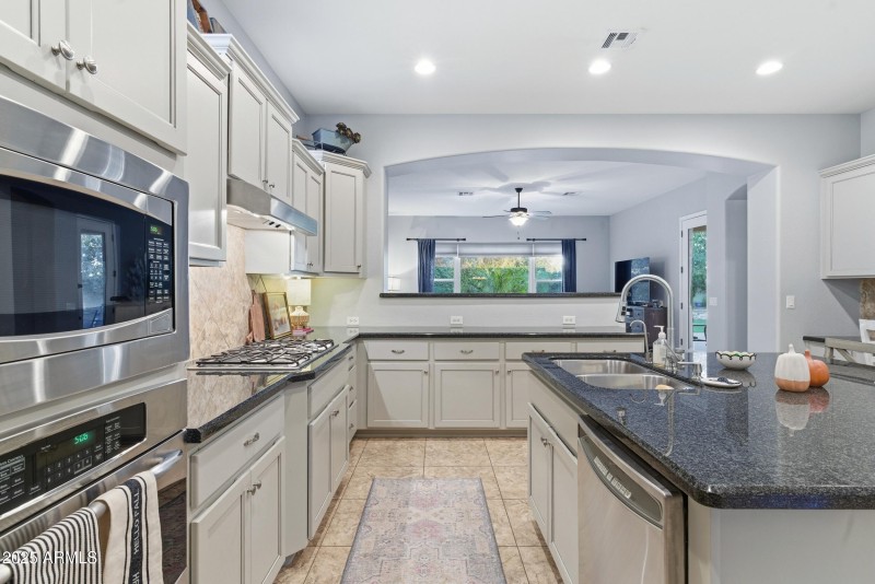 15_59d5ead5-dbd1-4463-aa40-3812a3441263