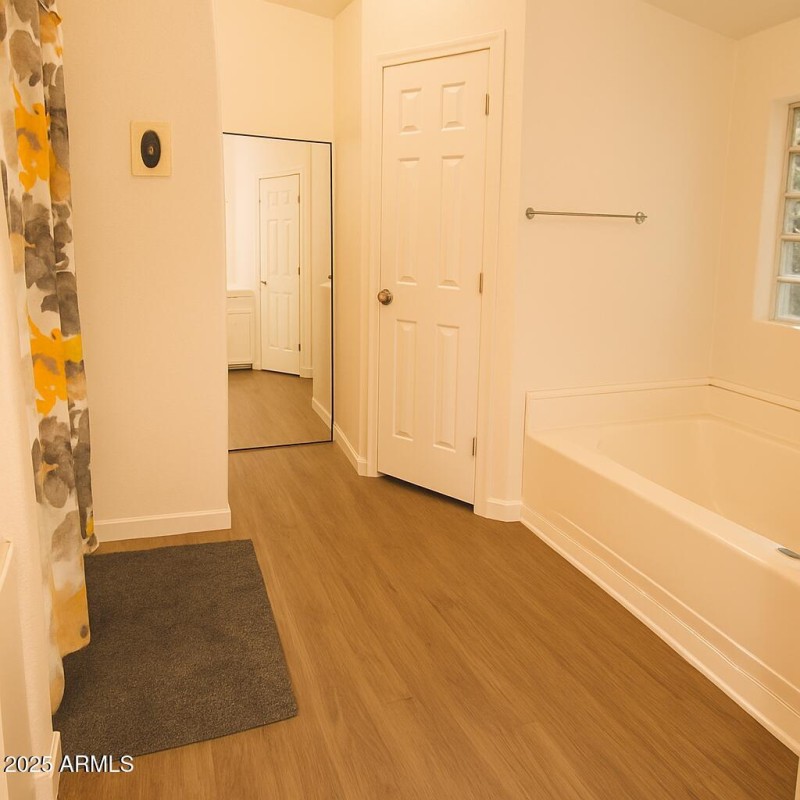 16-Primary Bathroom (2)