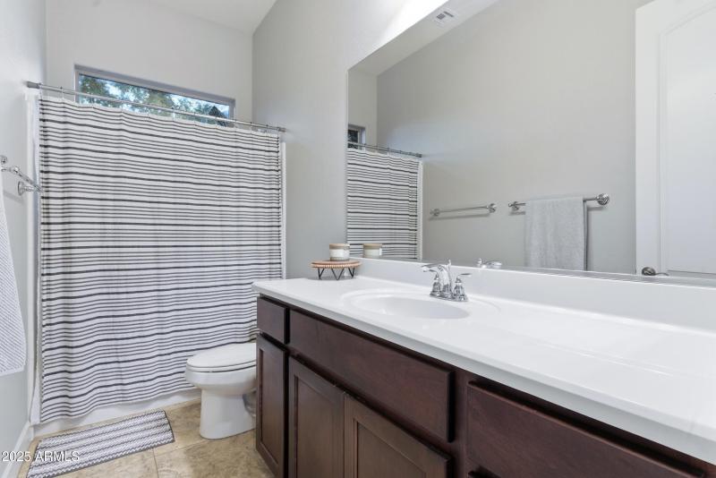 33_2084c010-13b9-4180-844a-01ad5c1ffc8b