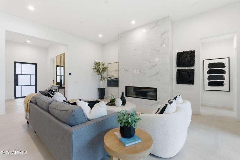 Great Room W Wall Fireplace