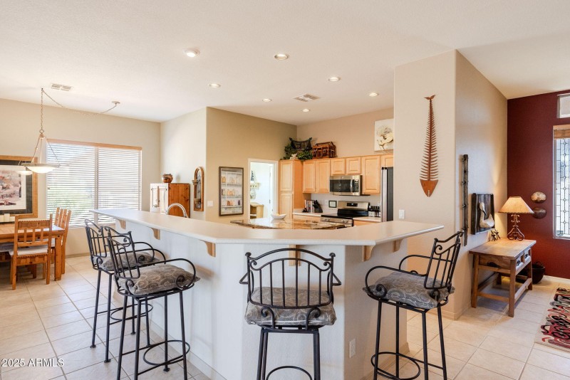 Wrap-around breakfast bar!