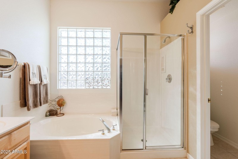 Separate tub/ Shower