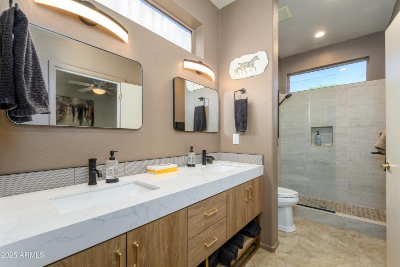 Pimary Bath Dbl Sinks