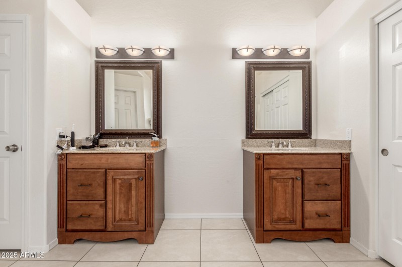 Dual Vanities and Sinks