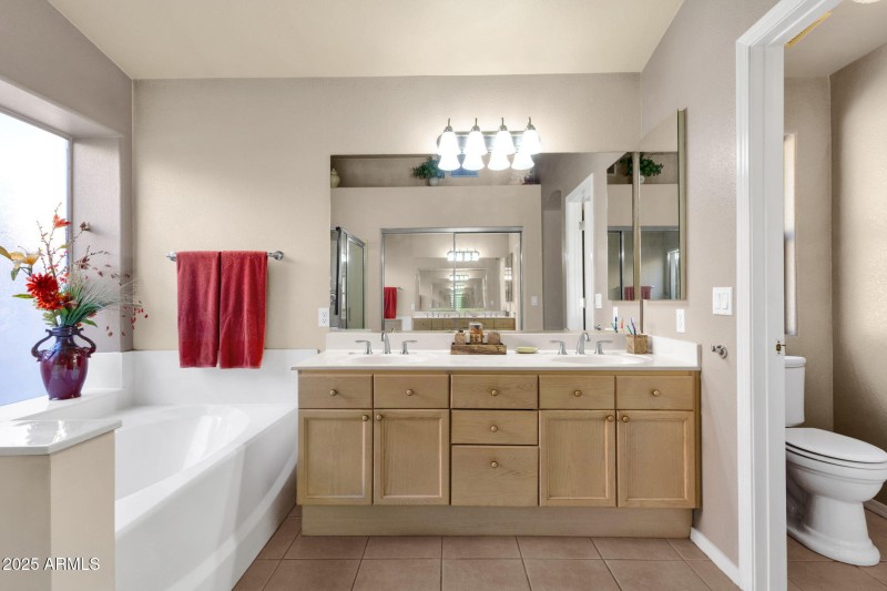 25-web-or-mls-4790-w-geronimo-st