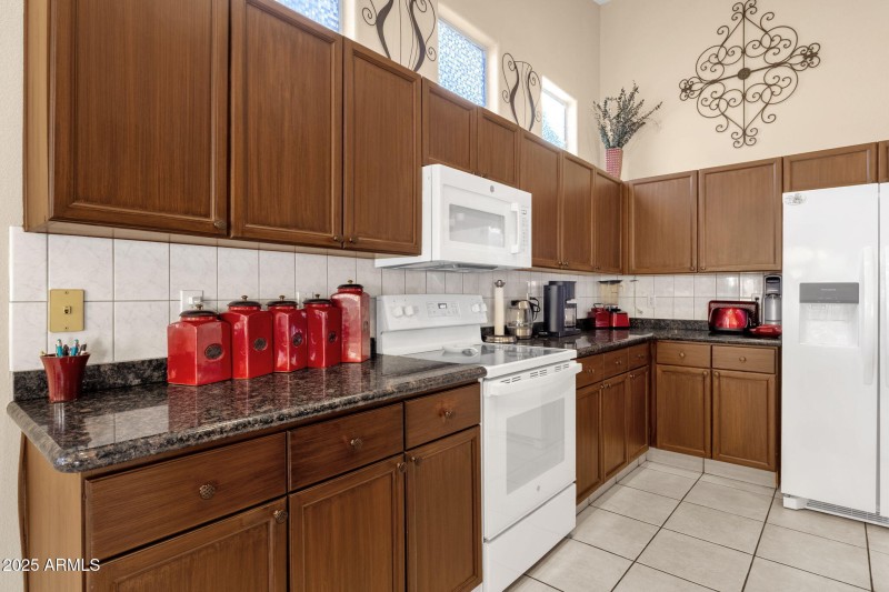 18-web-or-mls-4790-w-geronimo-st