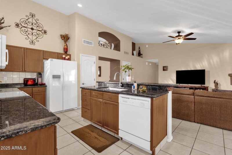 16-web-or-mls-4790-w-geronimo-st