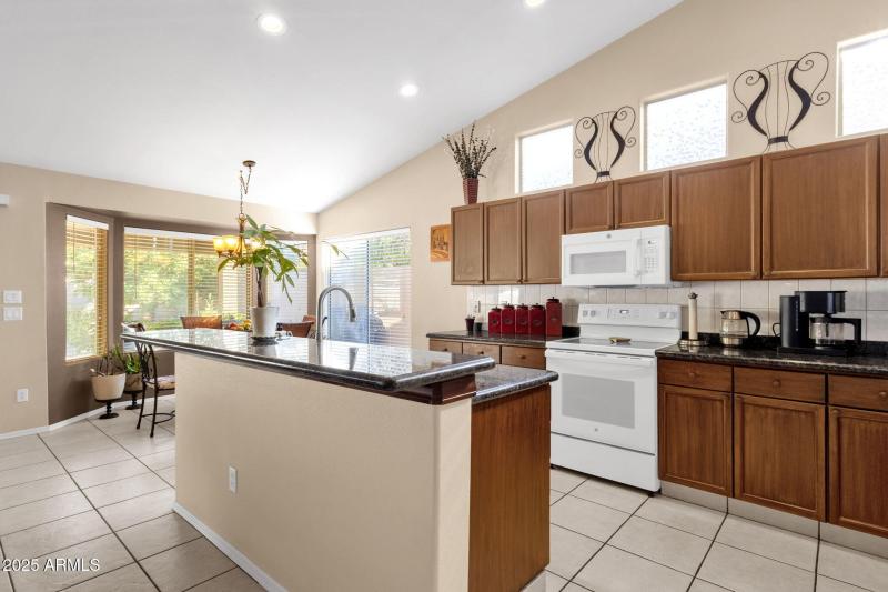 14-web-or-mls-4790-w-geronimo-st