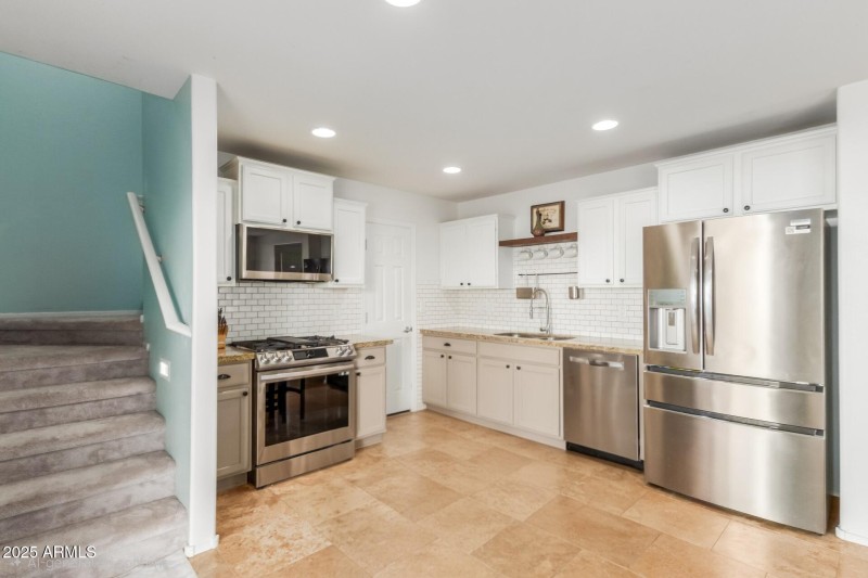 Gtown kitchen no table