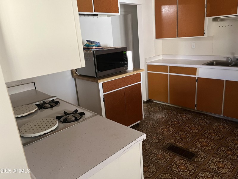 461 W 5th St Kitchen