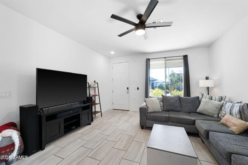 003__18348 W Jessie Ln