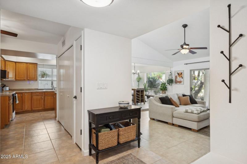 5-web-or-mls-4706-e-winston-dr