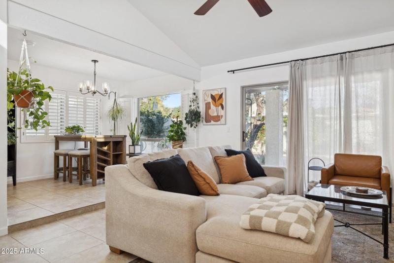 7-web-or-mls-4706-e-winston-dr