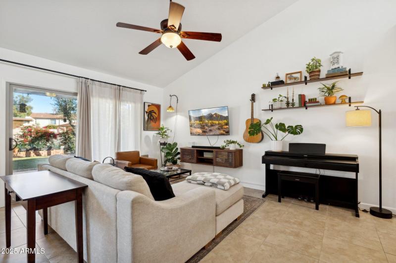 8-web-or-mls-4706-e-winston-dr