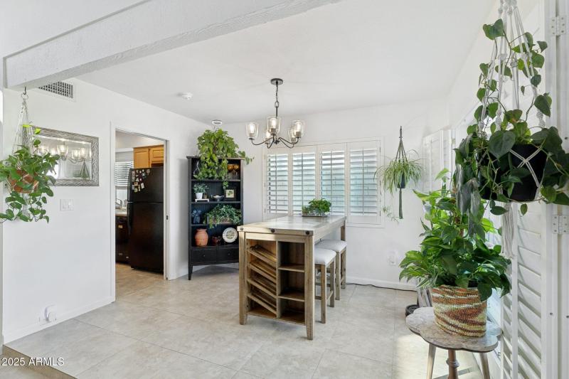 9-web-or-mls-4706-e-winston-dr