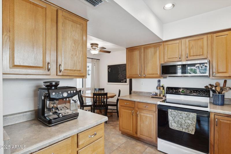 13-web-or-mls-4706-e-winston-dr