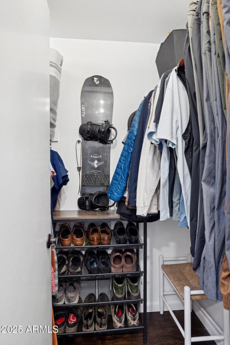 23-web-or-mls-4706-e-winston-dr