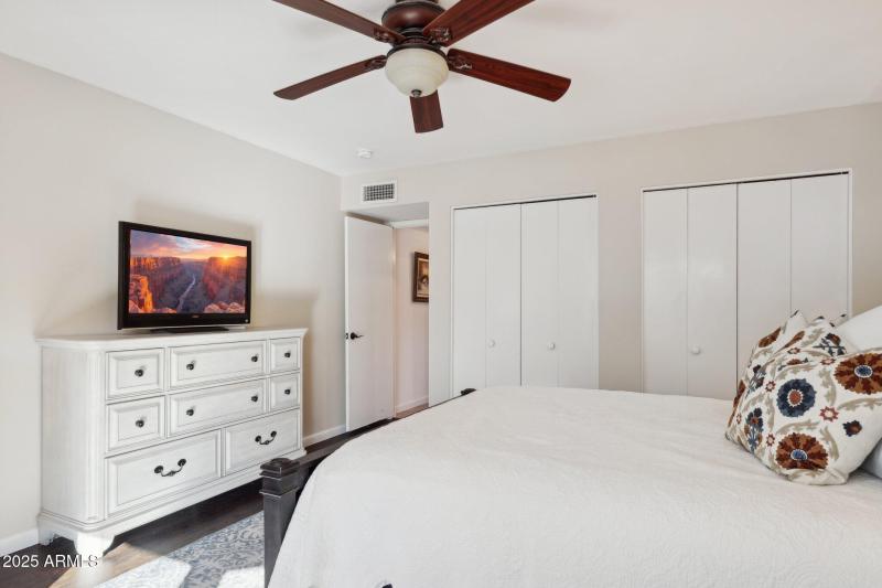 26-web-or-mls-4706-e-winston-dr