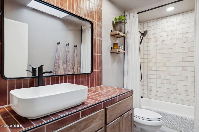 27-web-or-mls-4706-e-winston-dr