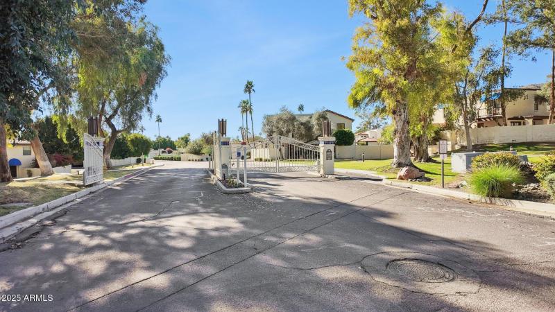 32-web-or-mls-4706-e-winston-dr