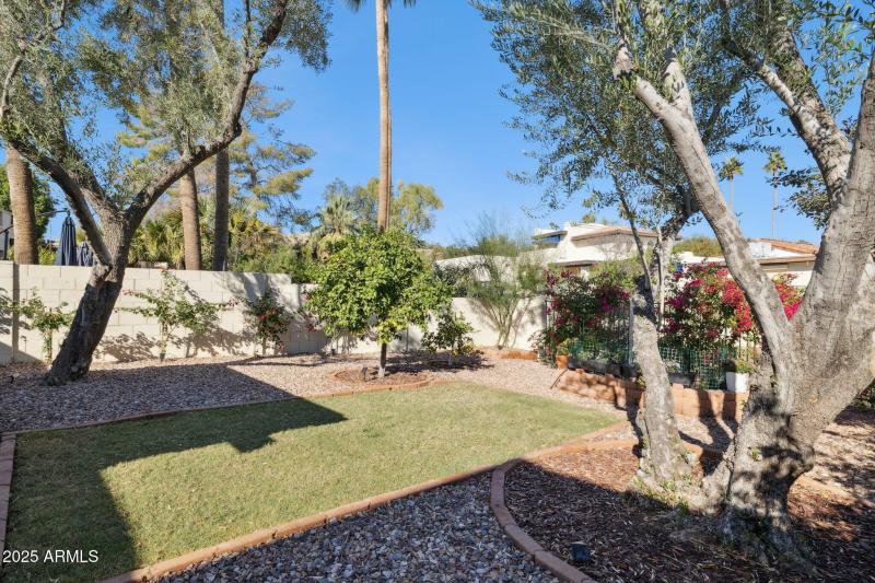 37-web-or-mls-4706-e-winston-dr