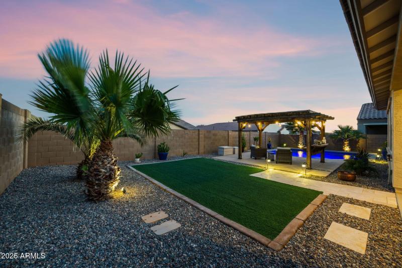 47-web-or-mls-2259-n-springfield-st