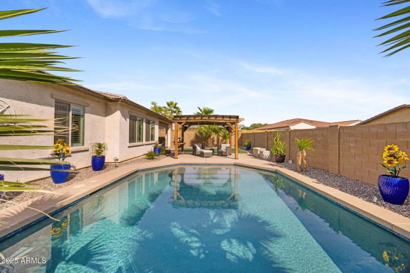 39-web-or-mls-2259-n-springfield-st