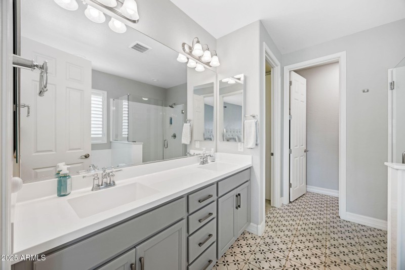 21-web-or-mls-2259-n-springfield-st