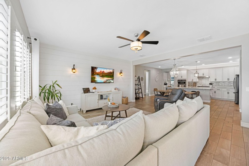 8-web-or-mls-2259-n-springfield-st