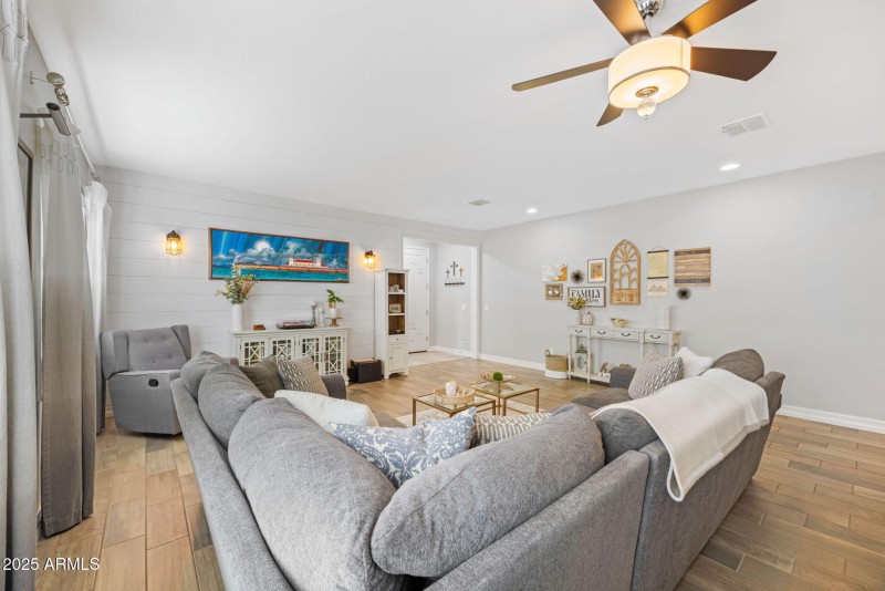 6-web-or-mls-2259-n-springfield-st