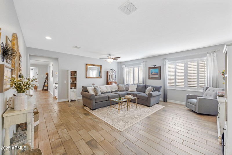 4-web-or-mls-2259-n-springfield-st