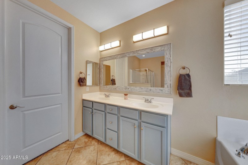 Soaking Tub & Dual Sinks