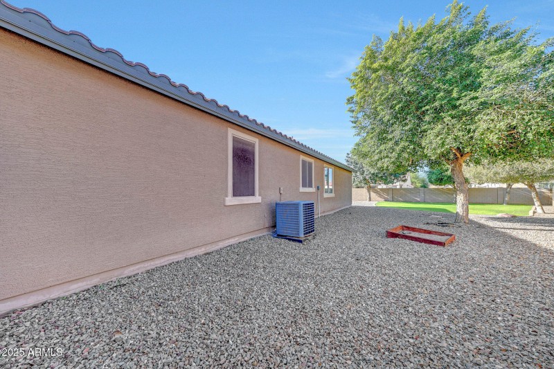 Wide Side Yard Access