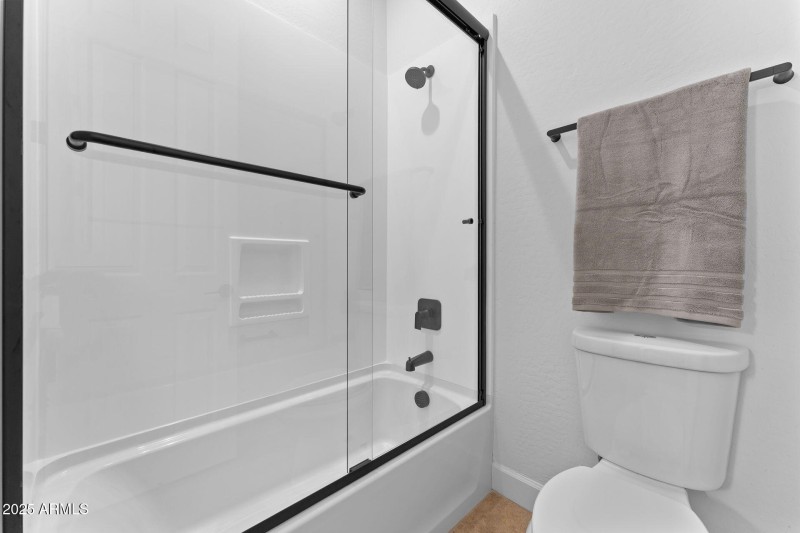 26-web-or-mls-025-bathroom
