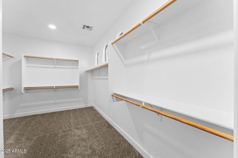 39-web-or-mls-038-primary-closet
