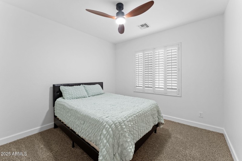 40-web-or-mls-039-bedroom