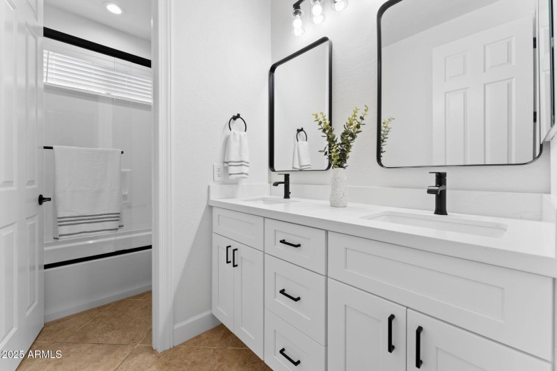 46-web-or-mls-045-bathroom