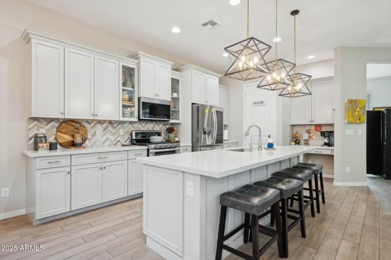 16-web-or-mls-42197-w-rosewood-ln