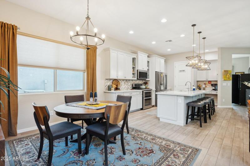 14-web-or-mls-42197-w-rosewood-ln