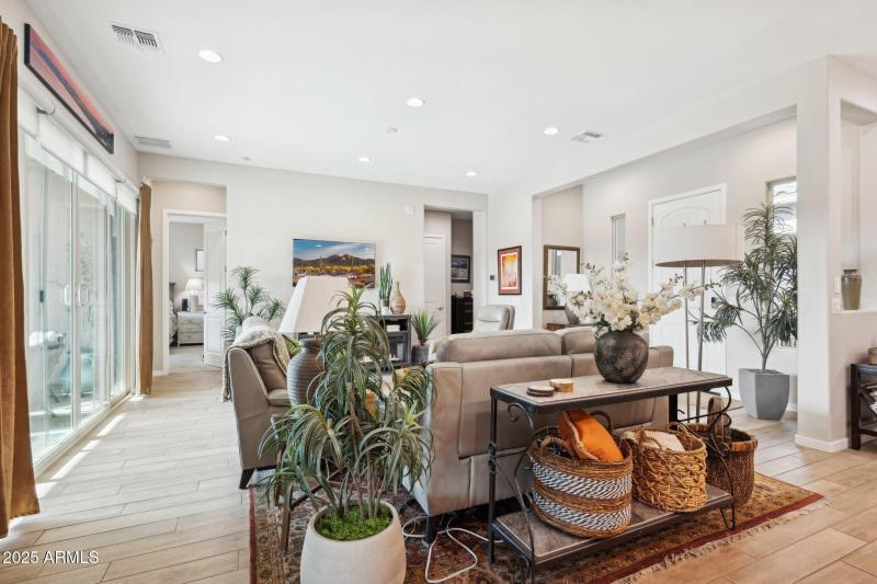 11-web-or-mls-42197-w-rosewood-ln