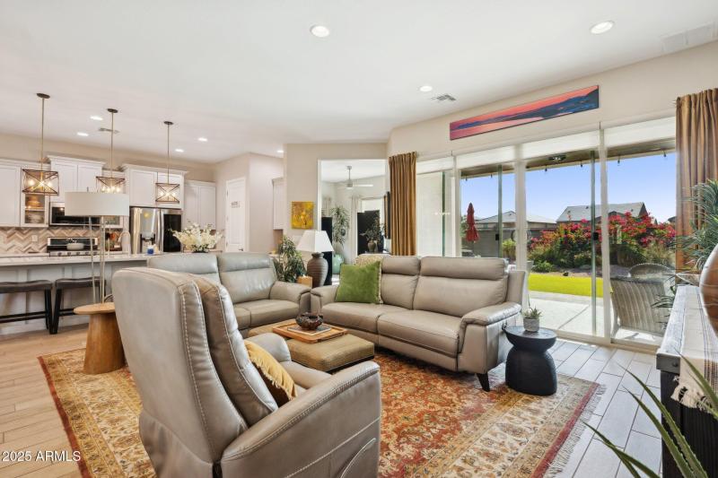 9-web-or-mls-42197-w-rosewood-ln