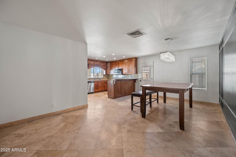 4046 E Hidalgo Ave Phoenix AZ 85040-32