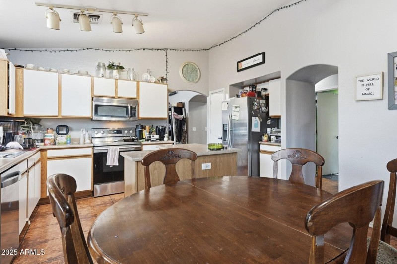 Dining Area & Kitchen